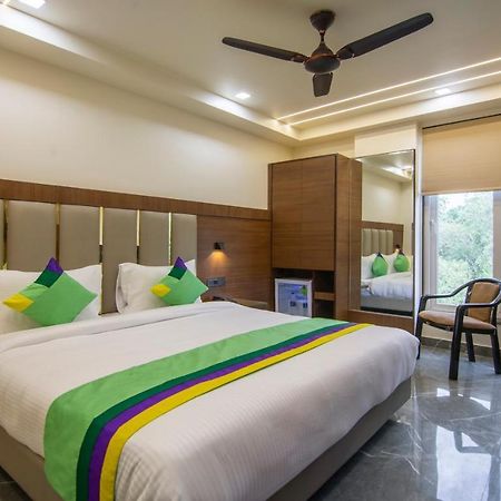 Treebo Royal Comfort Нью-Дели Экстерьер фото