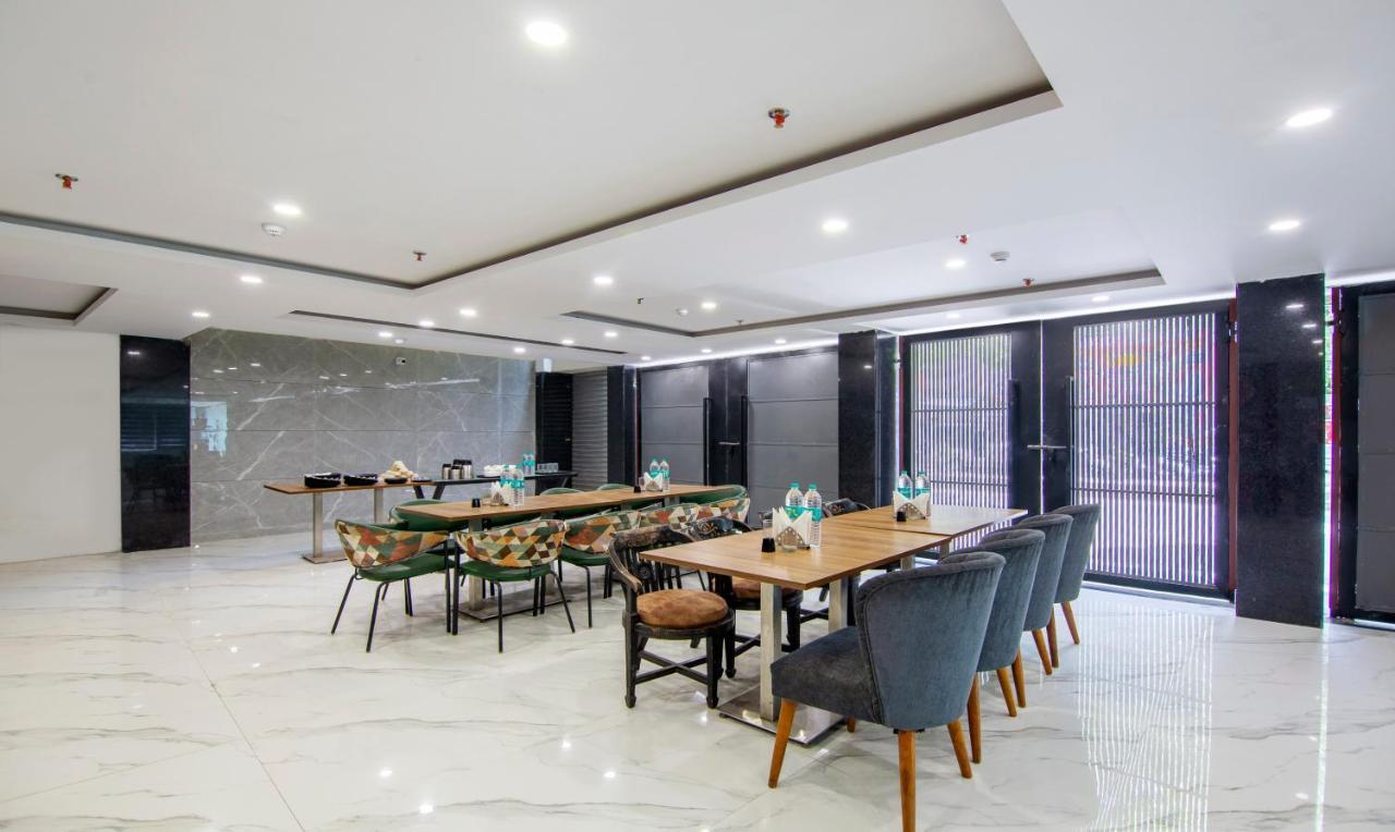 Treebo Royal Comfort Нью-Дели Экстерьер фото