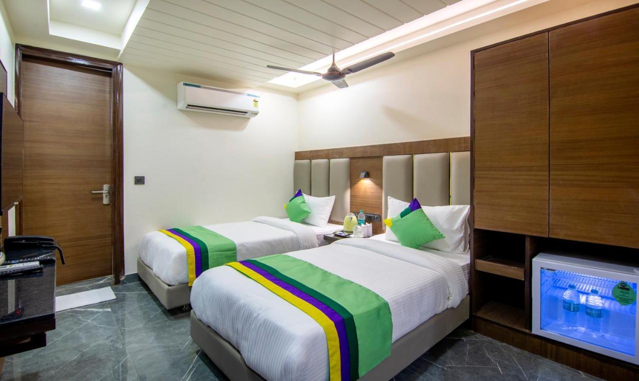 Treebo Royal Comfort Нью-Дели Экстерьер фото